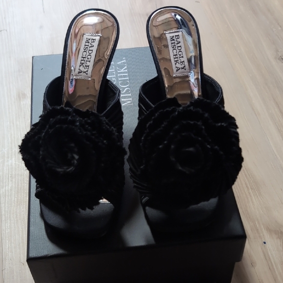 Badgley Mischka Blythe Slide with Floral Detail - Picture 2 of 9